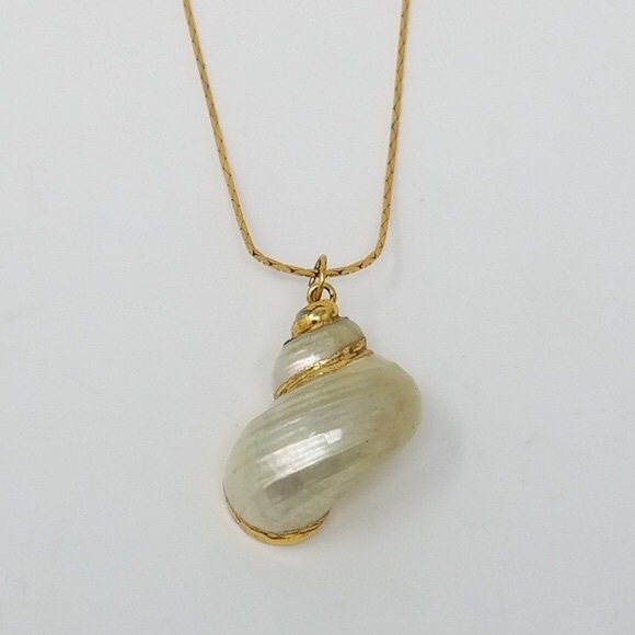 Jewelry - Spiral Seashell Necklace
